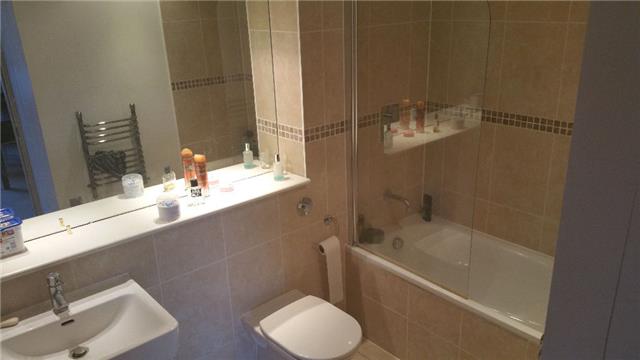  Image of 2 bedroom Flat to rent in Western Gateway London E16 at Western Gateway, London, E16